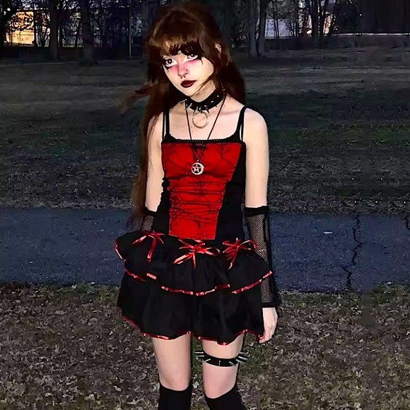 Red spider web🕸🕷 tank top - Picture 6 of 16